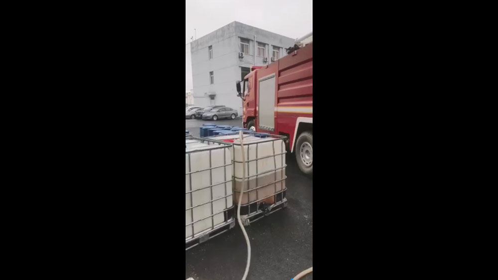 陕西某石化公司的消防车罐装泡沫灭火剂