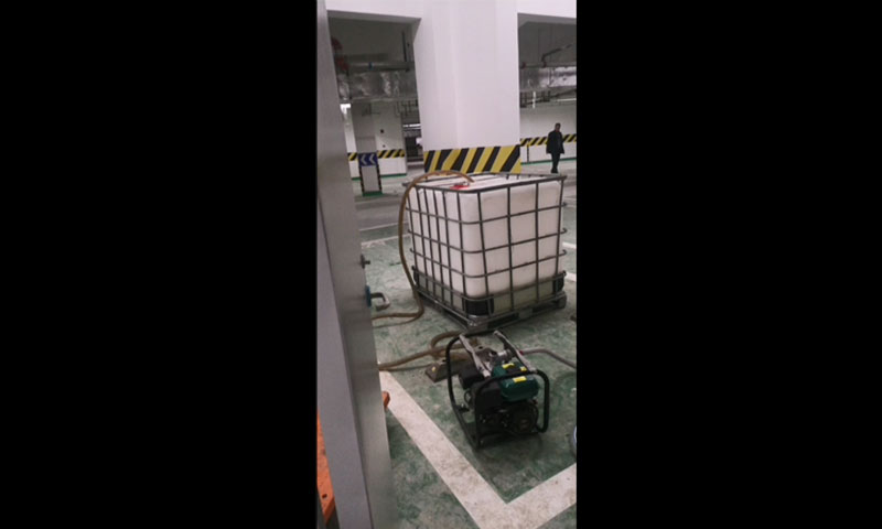 资阳某项目泡沫灭火剂罐装中